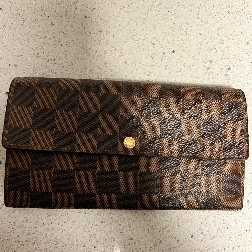 AUTHENTIC Louis Vuitton Sarah Wallet